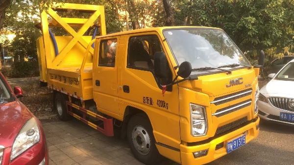 100K防撞車(chē)，帶太陽(yáng)能光板